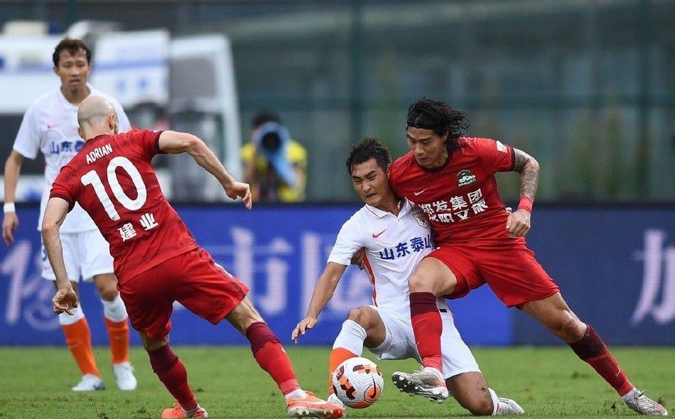 战报07:10美联 辛辛那提FC2-2（120分钟2-3）哥伦布机员07:30智利甲伊瓦顿0-2奥希金斯08:00巴甲 米涅罗竞技2-1圣保罗09:00墨联 墨西哥美洲队2-0利昂05:00NBA 快船113-112勇士06:00NBA 黄蜂117-123森林狼08:00NBA 活塞101-110骑士09:00NBA 雄鹿132-121老鹰09:00NBA 公牛124-118鹈鹕09:00NBA 热火129-144步行者今日焦点战预告14:00澳超 纽卡斯尔喷气机 VS 墨尔本城 亚冠错失三分，墨尔本城做客赢球结束连续不胜颓势？！